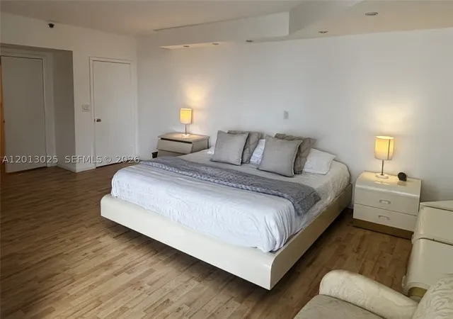 3rd image of 19355 Turnberry Way #14F, Miami, FL 33180 | MLS# A12013025