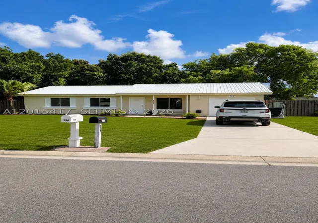 Homes for sale in Vero Beach, FL | 731 Sw 24th St Sw, Vero Beach, FL 32962 | MLS# A12015417