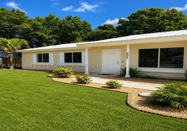 Homes for sale in Vero Beach, FL | 731 Sw 24th St Sw, Vero Beach, FL 32962 | MLS# A12015417