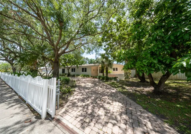 Photo 2 of Single family home for sale at 16445 Sw 80th Ave, Palmetto Bay, FL 33157 | MLS# A11990086 | Listing updated on 2026-10-08