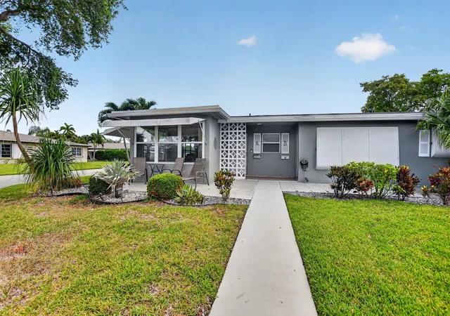 3rd image of 920 South Dr #A, Delray Beach, FL 33445 | MLS# B26025804