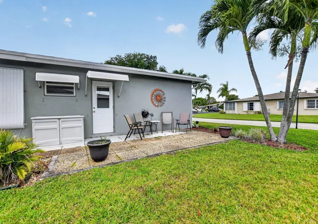 5th image of 920 South Dr #A, Delray Beach, FL 33445 | MLS# B26025804