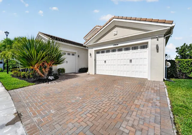 3rd image of 15804 Goldfinch Cir, Loxahatchee, FL 33470 | MLS# B26025814