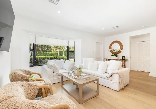 4th image of 320 Linda Ln, West Palm Beach, FL 33405 | MLS# B26025879