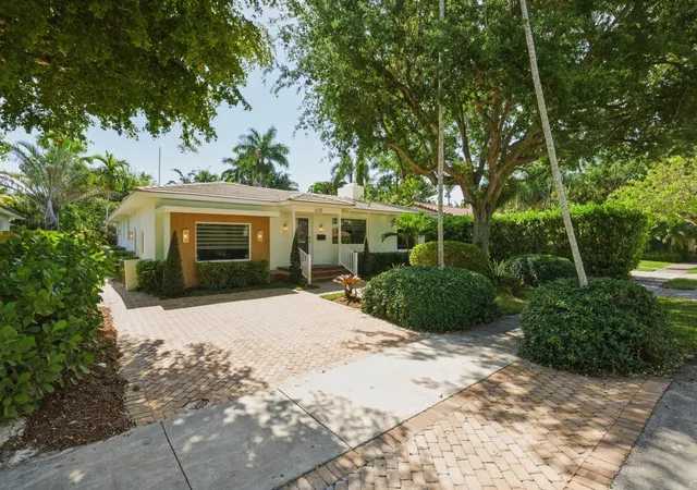 Homes for sale in Fort Lauderdale, FL | 610 Ne 16th Ter, Fort Lauderdale, FL 33304 | MLS# B26025890