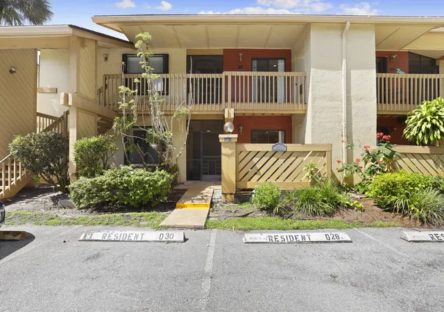 2nd image of 12970 Dartford Trl #6, Wellington, FL 33414 | MLS# B26025926