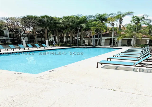 2nd image of 520 S Park Rd, Hollywood, FL 33021