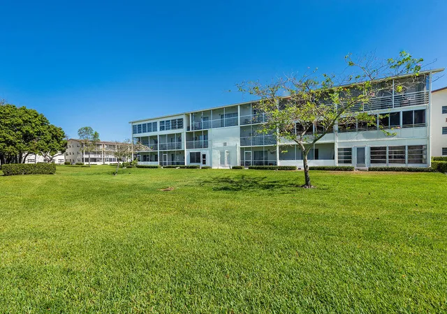 Homes for sale in Boca Raton, FL | 301 Preston H, Boca Raton, FL 33434 | Houzeo