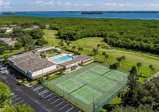Homes for sale in Vero Beach, FL | 3 Vista Gardens Trl #203, Vero Beach, FL 32962 | MLS# B26026133