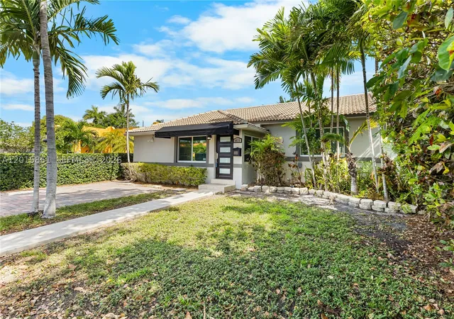 Photo 3 of Sale Pending at 1835 Sw 18th St, Miami, FL 33145 | MLS# A12015861 | Listing updated on 2026-10-07