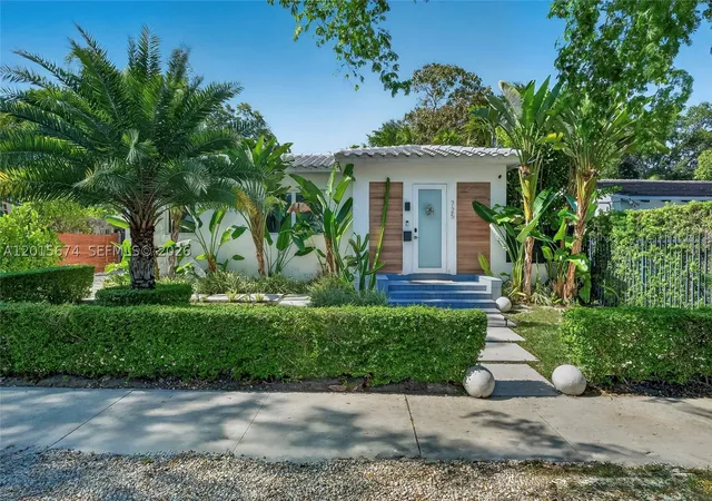 Photo 3 of Single family home for sale at 725 Ne 81st St, Miami, FL 33138 | MLS# A12015674 | Listing updated on 2026-09-28