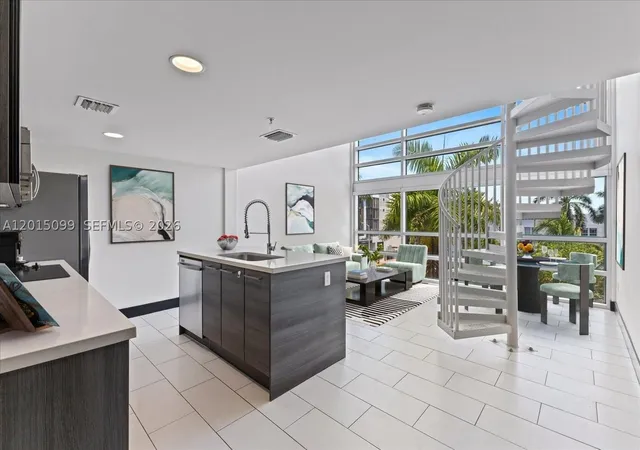 Listing Photo 3 - Condo for sale in building located at 421 Meridian Ave, Miami Beach, FL 33139 - Unit #19