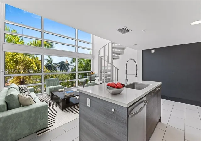 Listing Photo 4 - Condo for sale in building located at 421 Meridian Ave, Miami Beach, FL 33139 - Unit #19