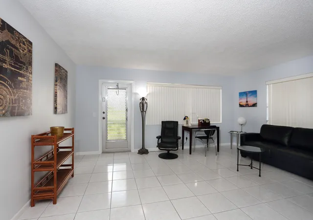 Homes for sale in West Palm Beach, FL | 331 Windsor O, West Palm Beach, FL 33417 | MLS# B26026164