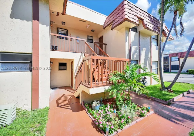 Homes for sale in Hialeah, FL | 6535 26th Dr, Hialeah, FL 33016 | Houzeo