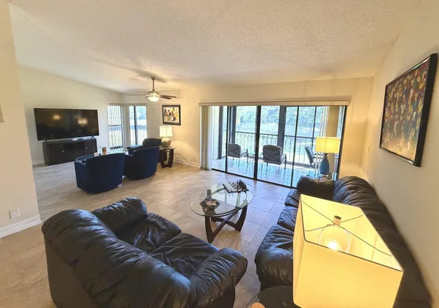 5th image of 5055 Oakhill Ln, Delray Beach, FL 33484