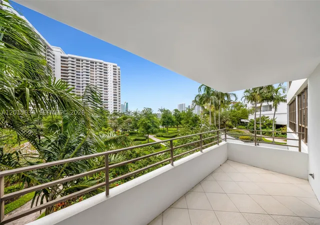 Listing Photo 5 - Condo for sale in building located at 600 Three Islands Blvd, Hallandale Beach, FL 33009 - Unit #212