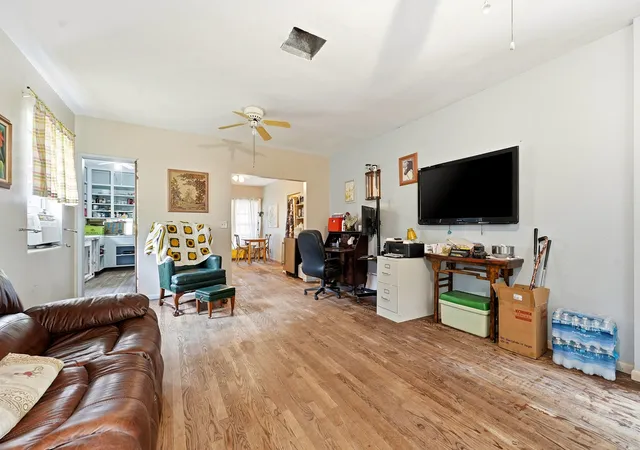 3rd image of 515 Biscayne Dr, West Palm Beach, FL 33401 | MLS# B26026528