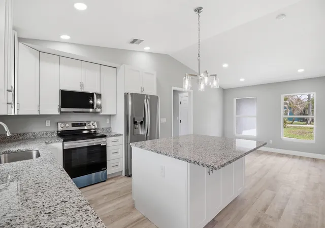 3rd image of 2805 Se Carroll St, Stuart, FL 34997 | MLS# B26026554