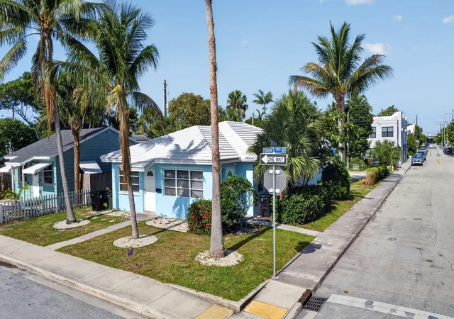 1st image of 301 S L St, Lake Worth Beach, FL 33460 | MLS# B26026573