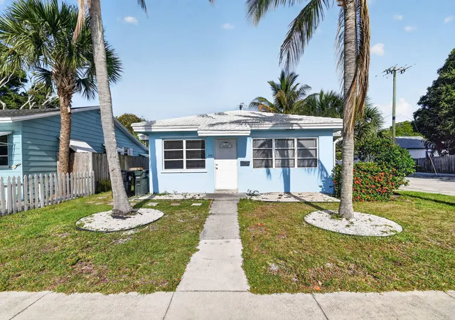 2nd image of 301 S L St, Lake Worth Beach, FL 33460 | MLS# B26026573