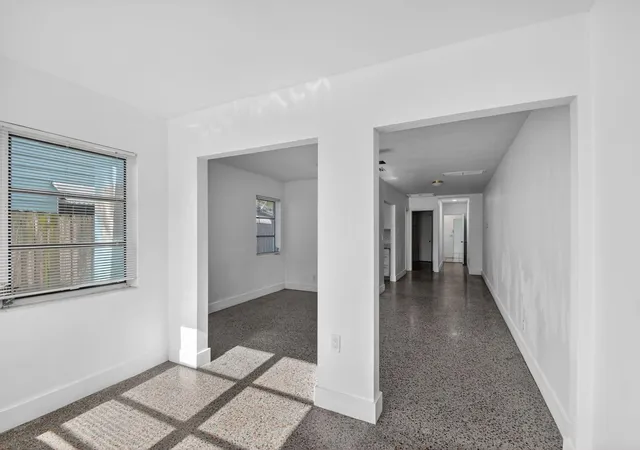 3rd image of 301 S L St, Lake Worth Beach, FL 33460 | MLS# B26026573