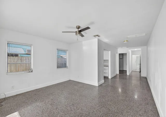 4th image of 301 S L St, Lake Worth Beach, FL 33460 | MLS# B26026573