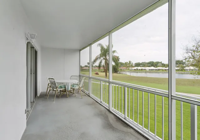 4th image of 250 John F Kennedy Dr #202, Lake Worth, FL 33462 | MLS# B26026660