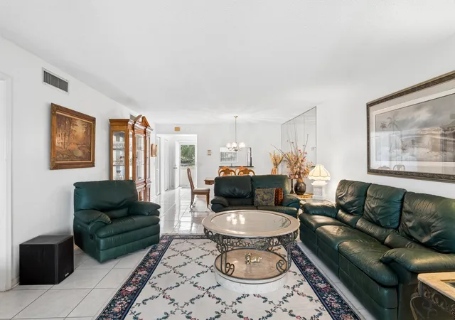5th image of 250 John F Kennedy Dr #202, Lake Worth, FL 33462 | MLS# B26026660