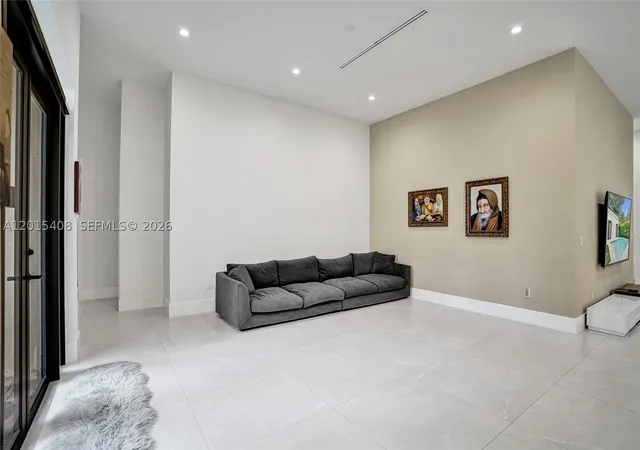 Photo 3 of Single family home for sale at 3909 Sw 54Th Ct, Fort Lauderdale, FL 33312 | MLS# A12015408 | Listing updated on 2026-06-07