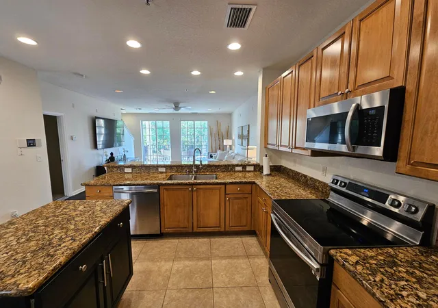 3rd image of 405 Schoolhouse Rd, Jupiter, FL 33458 | MLS# B26026757