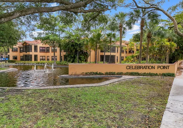 Homes for sale in Miami Lakes, FL | 15533 Miami Lakeway N, Miami Lakes, FL 33014 | Houzeo