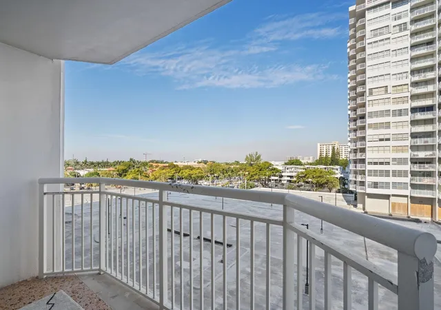 2nd image of 18021 Biscayne Blvd, Aventura, FL 33160