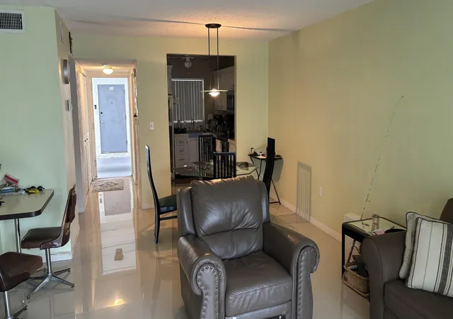 7th image of 2998 Sunrise Lakes Dr E #116, Sunrise, FL 33322 | MLS# B26026875