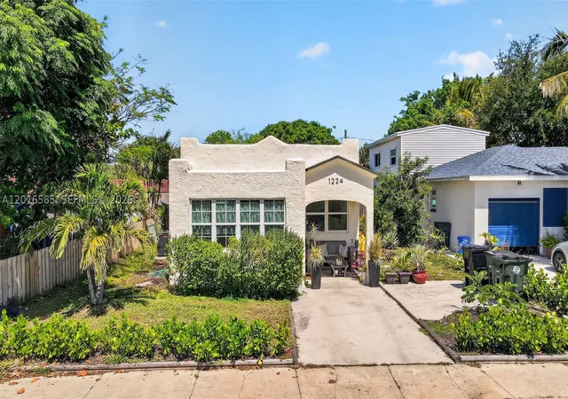 Homes for sale in Lake Worth, FL | 1224 N K St, Lake Worth, FL 33460 | MLS# A12016585