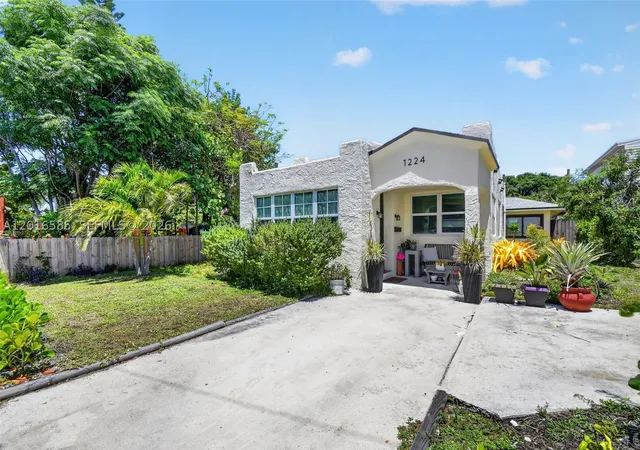 Homes for sale in Lake Worth, FL | 1224 N K St, Lake Worth, FL 33460 | MLS# A12016585