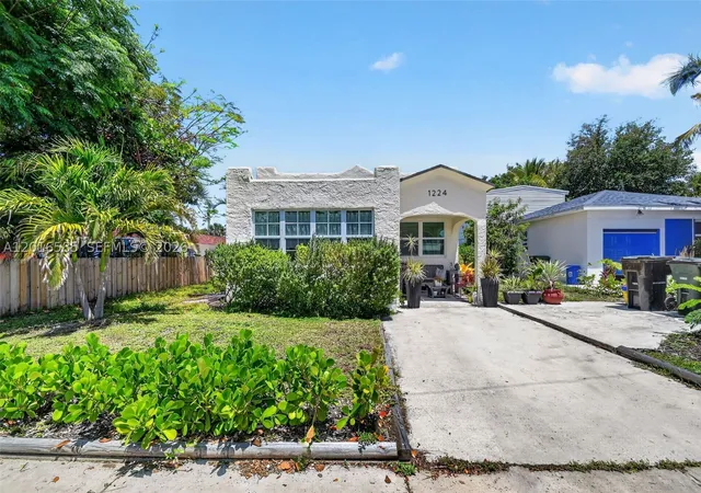 Homes for sale in Lake Worth, FL | 1224 N K St, Lake Worth, FL 33460 | MLS# A12016585