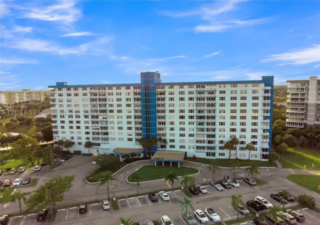 Homes for sale in Hollywood, FL | 4001 Hillcrest Dr #812, Hollywood, FL 33021 | MLS# A12016521
