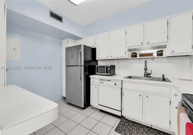 Homes for sale in Hollywood, FL | 4001 Hillcrest Dr #812, Hollywood, FL 33021 | MLS# A12016521