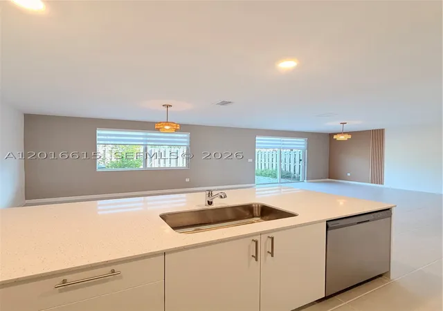 Photo 3 of Townhouse for sale at 663 Se 13th St Cir, Florida City, FL 33034 | MLS# A12016615 | Listing updated on 2026-08-21