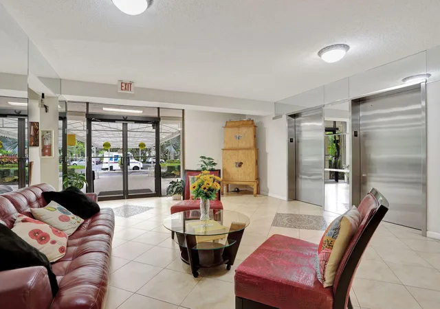 Homes for sale in Pompano Beach, FL | 3505 Oaks Way, Pompano Beach, FL 33069 | Houzeo