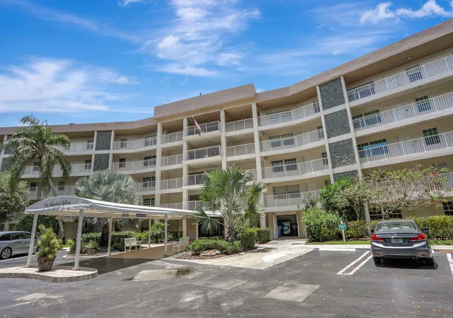 Homes for sale in Pompano Beach, FL | 3505 Oaks Wy #204, Pompano Beach, FL 33069 | MLS# B26026932