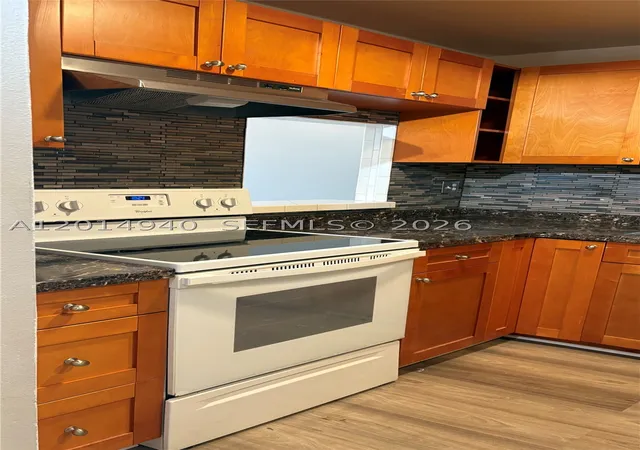 Listing Photo 2 - Condo for sale in building located at 4334 Nw 9Th Ave, Deerfield Beach, FL 33064 - Unit #7-2F