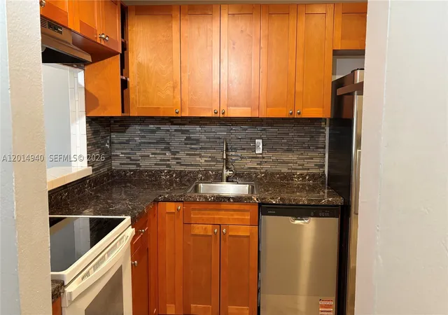 Listing Photo 3 - Condo for sale in building located at 4334 Nw 9Th Ave, Deerfield Beach, FL 33064 - Unit #7-2F