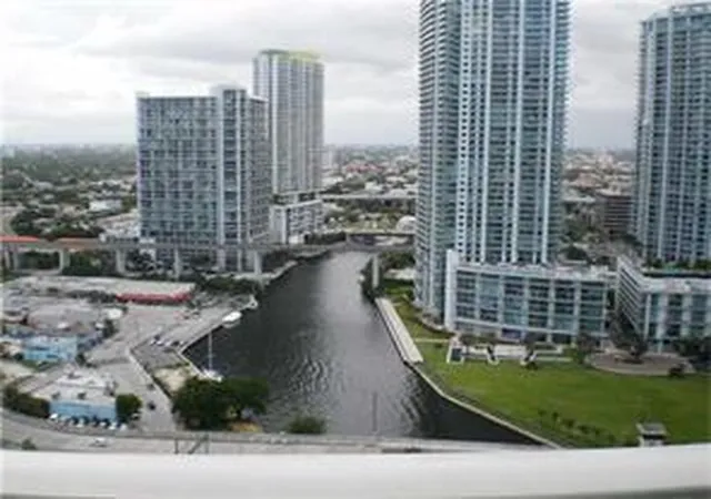 11th image of 31 Se 5th St #3207, Miami, FL 33131 | MLS# B26026962