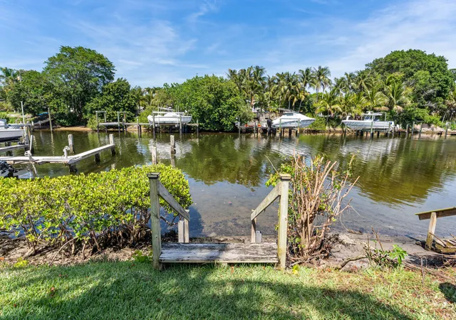 2nd image of 412 Southwind Dr, North Palm Beach, FL 33408