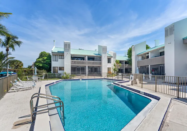 5th image of 412 Southwind Dr, North Palm Beach, FL 33408
