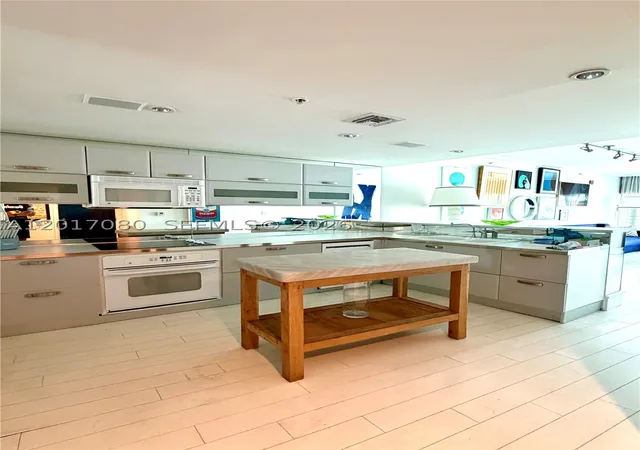 Homes for sale in Miami Beach, FL | 6580 Indian Creek Dr #207, Miami Beach, FL 33141 | MLS# A12017080
