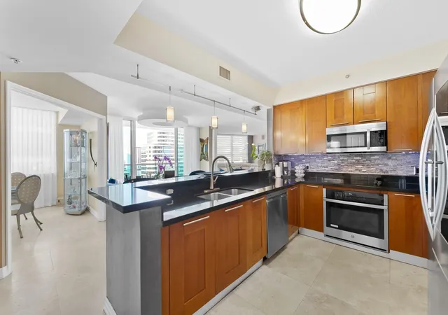 3rd image of 350 Se 2Nd St, North Lauderdale, FL 33301