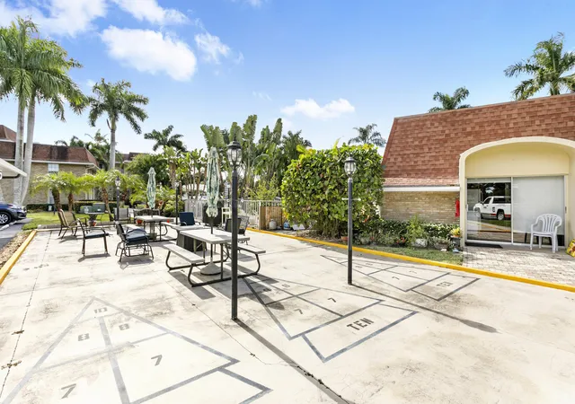Homes for sale in Palm Beach Gardens, FL | 5510 Tamberlane Circle, Palm Beach Gardens, FL 33418 | Houzeo